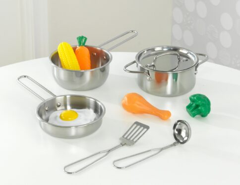 KidKraft Deluxe Cookware Set with Food